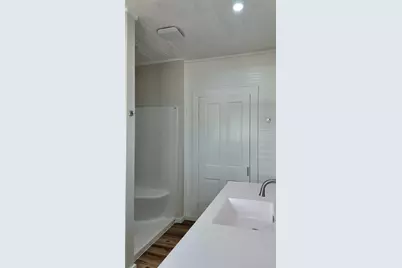 210 Julia St, Yoakum, TX 77995 - Photo 24