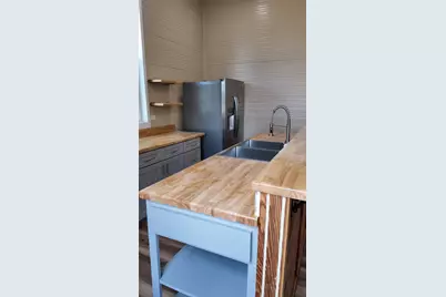 210 Julia St, Yoakum, TX 77995 - Photo 8