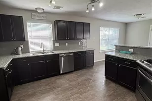 1702 Oak Ridge Dr, Kemah, TX 77565 - Photo 4