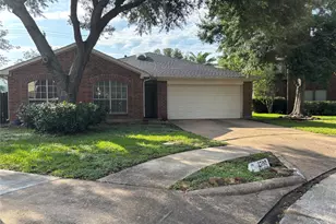 1702 Oak Ridge Dr, Kemah, TX 77565 - Photo 1