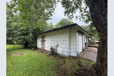 5935 Glenhurst Drive, Houston, TX 77033 - Photo 2