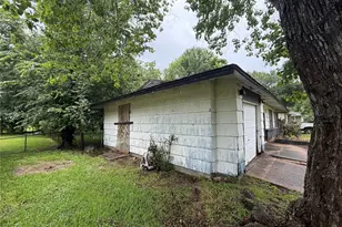 5935 Glenhurst Dr, Houston, TX 77033 - Photo 2