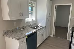 402 Thompson Dr, Bay City, TX 77414 - Photo 6