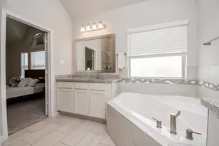 10606 Centre Shadows Dr, Houston, TX 77043 - Photo 26
