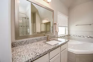 10606 Centre Shadows Dr, Houston, TX 77043 - Photo 28