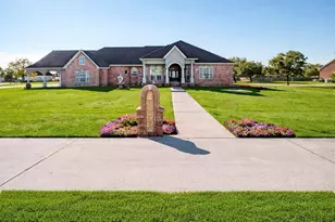 9018 Water Point Dr, Beach City, TX 77523 - Photo 2