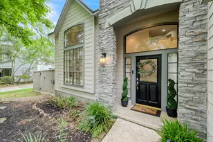 94 N Cochrans Green Cir, The Woodlands, TX 77381 - Photo 2