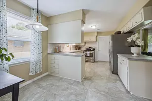 5114 Kinglet St, Houston, TX 77035 - Photo 10