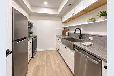 3131 Southwest Freeway #C35, Houston, TX 77098 - Photo 6
