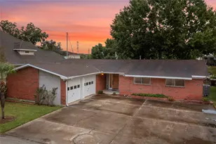 16 Harbor Ln, Kemah, TX 77565 - Photo 4