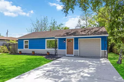 5206 Willow Glen Drive, Houston, TX 77033 - Photo 2