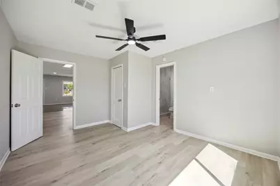 5206 Willow Glen Drive, Houston, TX 77033 - Photo 10