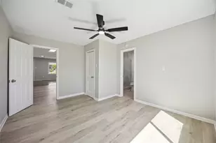 5206 Willow Glen Dr, Houston, TX 77033 - Photo 10