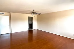 9800 Pagewood Ln, Houston, TX 77042 - Photo 8