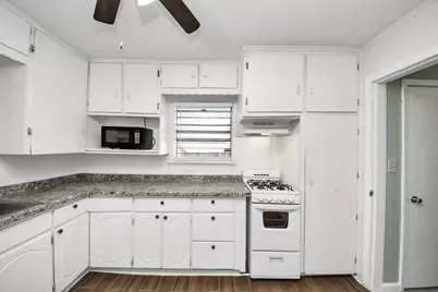 1213 28th Street, Galveston, TX 77550 - Photo 12