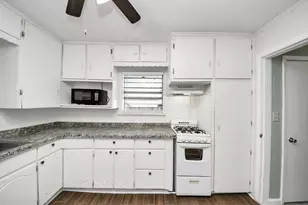 1213 28th St, Galveston, TX 77550 - Photo 12