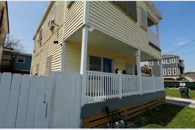 1213 28th Street, Galveston, TX 77550 - Photo 2