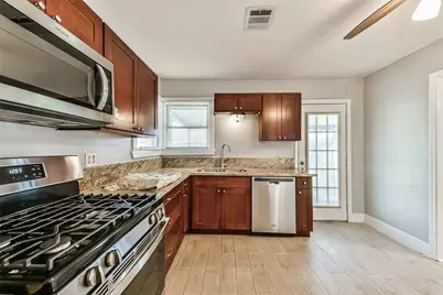 311 S Kansas Street, La Porte, TX 77571 - Photo 8