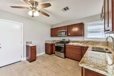 311 S Kansas Street, La Porte, TX 77571 - Photo 10