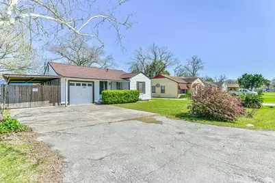 311 S Kansas Street, La Porte, TX 77571 - Photo 2