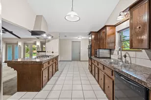 1110 Cheshire Ln, Houston, TX 77018 - Photo 10