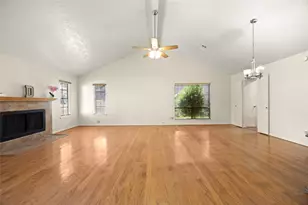 3107 Pecan Point Dr, Sugar Land, TX 77478 - Photo 4
