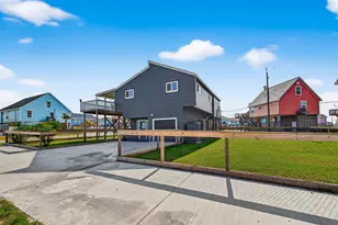 1926 Bluewater Hwy, Surfside Beach, TX 77541 - Photo 2