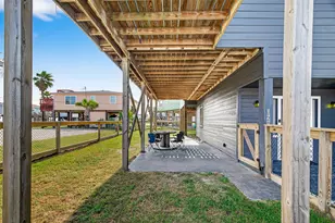 1926 Bluewater Hwy, Surfside Beach, TX 77541 - Photo 10