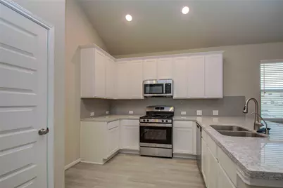 8418 Beacon Bay Circle, Baytown, TX 77523 - Photo 16