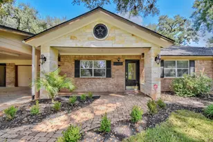 206 Sleepy Hollow Dr, Lake Jackson, TX 77566 - Photo 2