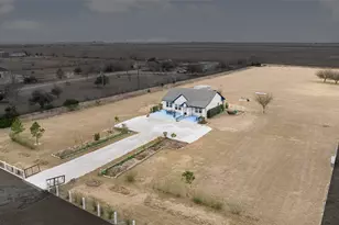 8307 W Green Leaf St, Brookshire, TX 77423 - Photo 2
