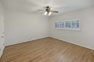 100 April Point Dr S, Conroe, TX 77356 - Photo 14