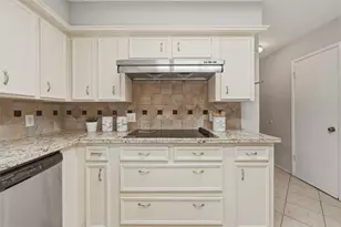 2907 Pasture Ln, Sugar Land, TX 77479 - Photo 6