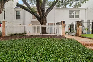 2220 Welch St, Houston, TX 77019 - Photo 2