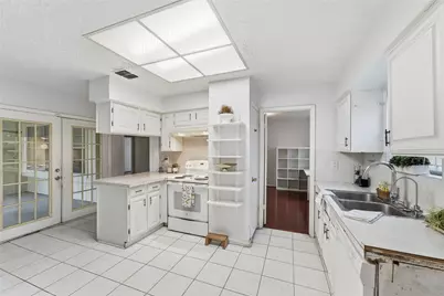 12126 Pine Knoll Drive, Houston, TX 77099 - Photo 10