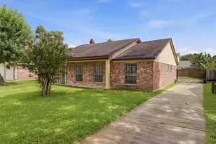 12126 Pine Knoll Dr, Houston, TX 77099 - Photo 2
