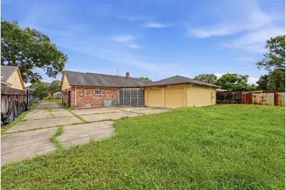 12126 Pine Knoll Drive, Houston, TX 77099 - Photo 4