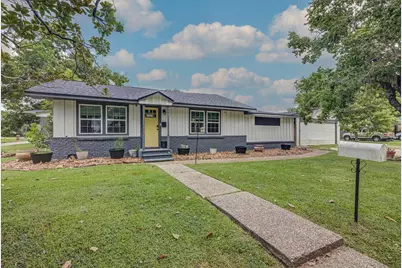 302 E Kay Street, Dayton, TX 77535 - Photo 2