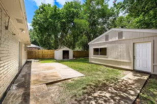 110 Stratmore Dr, Friendswood, TX 77546 - Photo 16