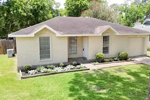110 Stratmore Dr, Friendswood, TX 77546 - Photo 1