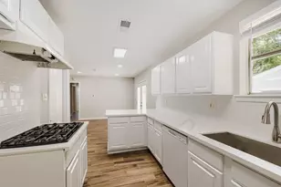 110 Stratmore Dr, Friendswood, TX 77546 - Photo 6