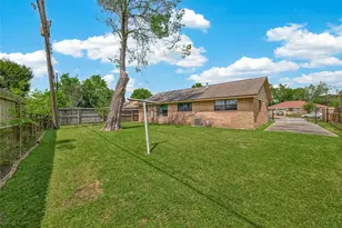 5707 Trafalgar Dr, Houston, TX 77085 - Photo 24