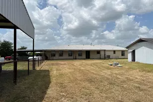 918 Fairway Dr, Navasota, TX 77868 - Photo 2