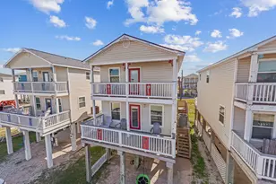 111 Howard Ave, Surfside Beach, TX 77541 - Photo 1