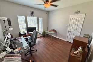 1113 Enchanted Oaks Dr, Angleton, TX 77515 - Photo 4
