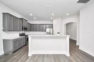 4423 Santorini Ln, Houston, TX 77045 - Photo 4
