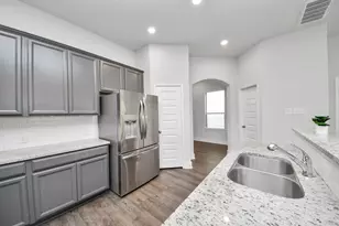 4423 Santorini Ln, Houston, TX 77045 - Photo 6