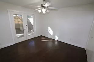 1046 W 25th St, Houston, TX 77008 - Photo 2