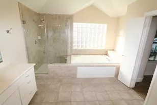 1046 W 25th St, Houston, TX 77008 - Photo 18