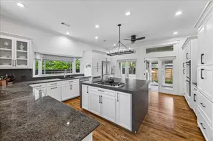 315 W 15th St, Houston, TX 77008 - Photo 2